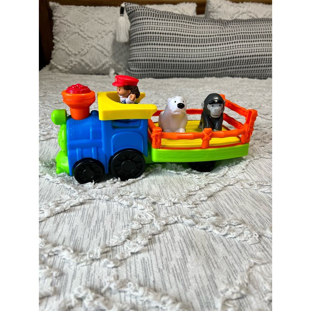 Fisher-Price Little People Choo-Choo Zoo Train with Music Sounds, 3 Figures
